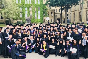 曼彻斯特大学2018年夏季毕业典礼隆重举行， 全球在职MBA项目毕业生赶赴英国共襄盛举